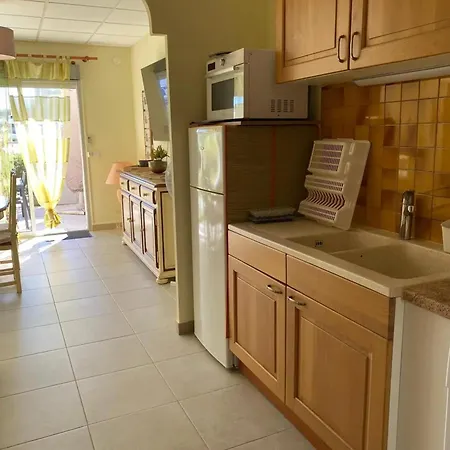 Confortable A De 60 M² Aigues-Mortes